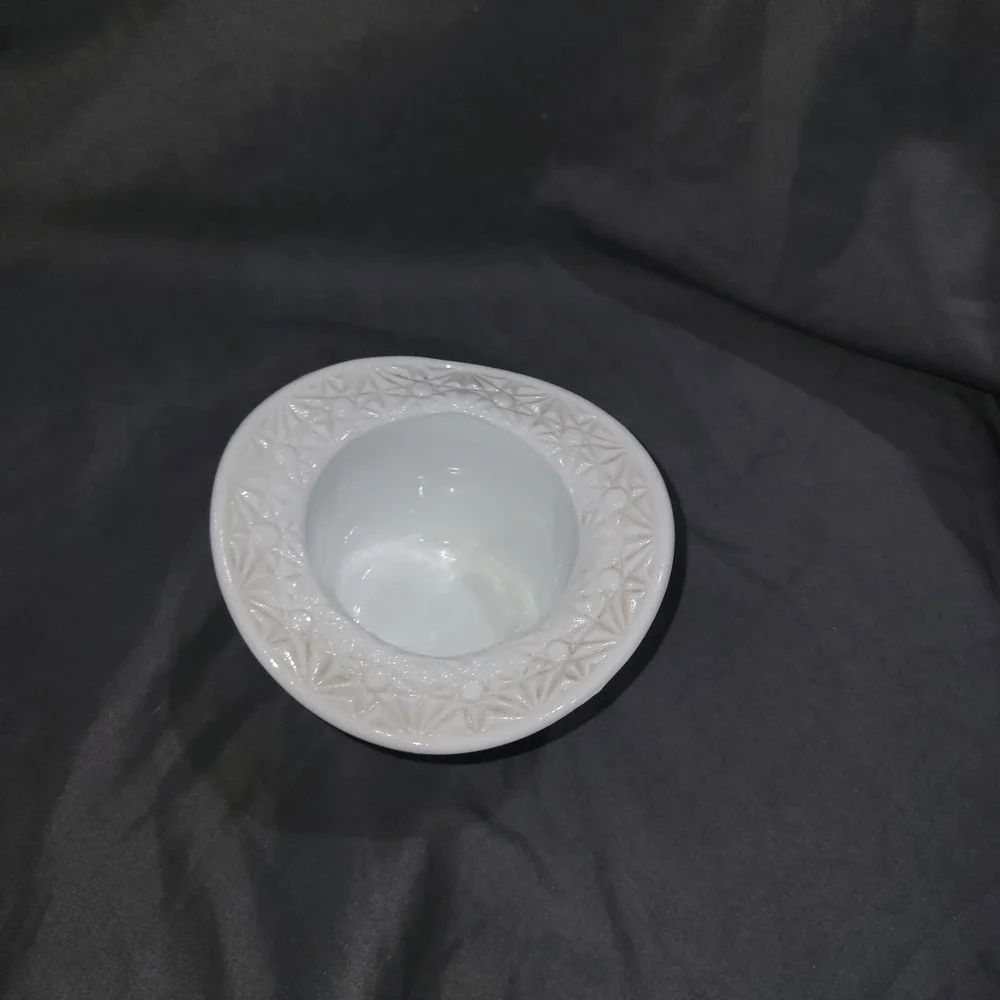 VTG Fenton Milk Glass Top Hat Daisy & Button Cigarette Holder 4 5/8